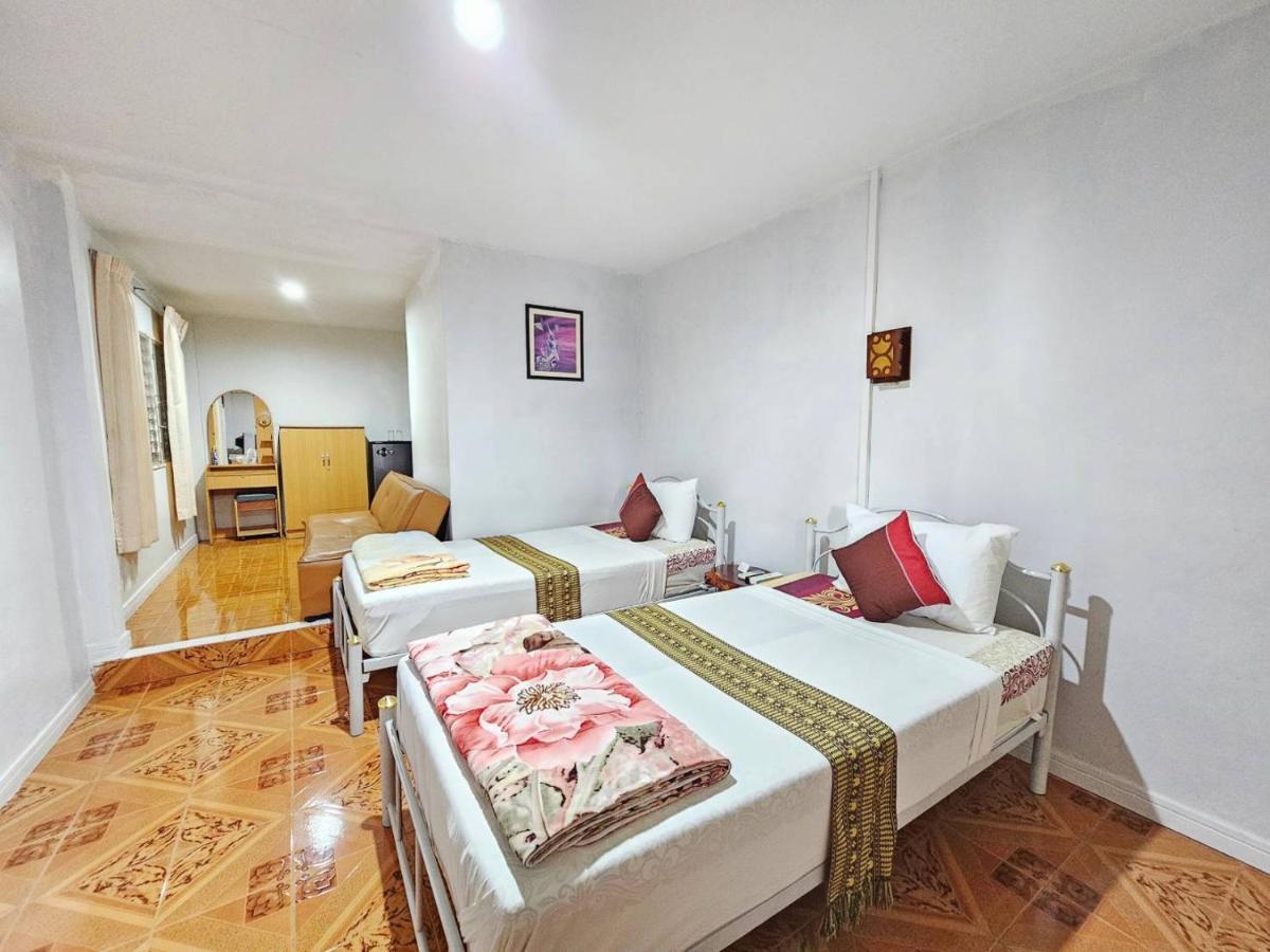 P.California Inter Hostel Nang Rong Zewnętrze zdjęcie