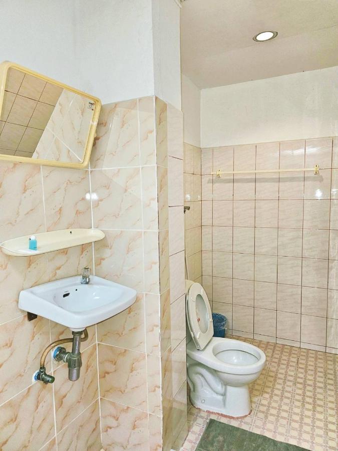 P.California Inter Hostel Nang Rong Zewnętrze zdjęcie