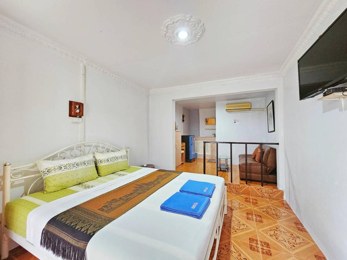 P.California Inter Hostel Nang Rong Zewnętrze zdjęcie