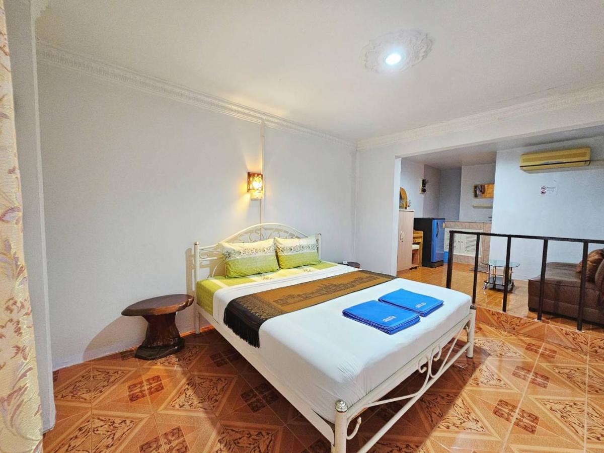 P.California Inter Hostel Nang Rong Zewnętrze zdjęcie