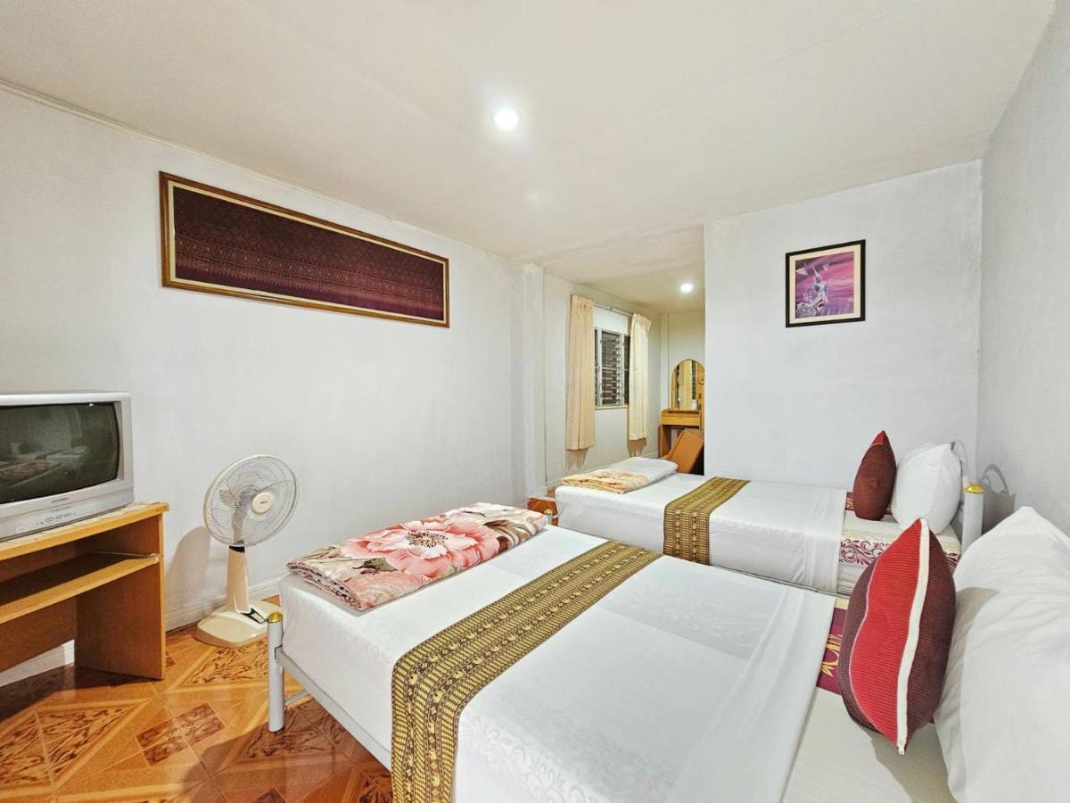 P.California Inter Hostel Nang Rong Zewnętrze zdjęcie
