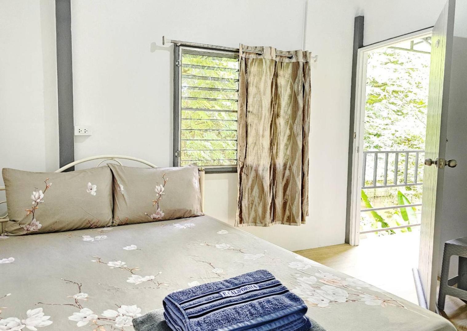 P.California Inter Hostel Nang Rong Zewnętrze zdjęcie
