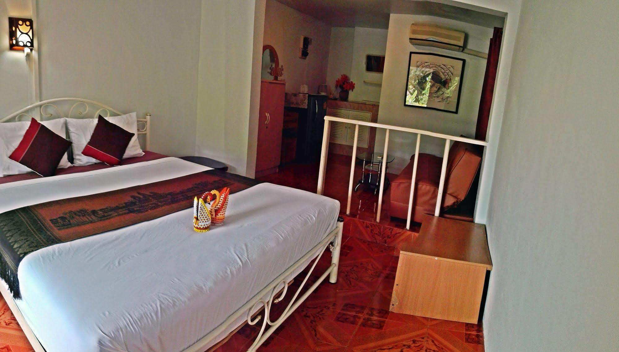 P.California Inter Hostel Nang Rong Zewnętrze zdjęcie