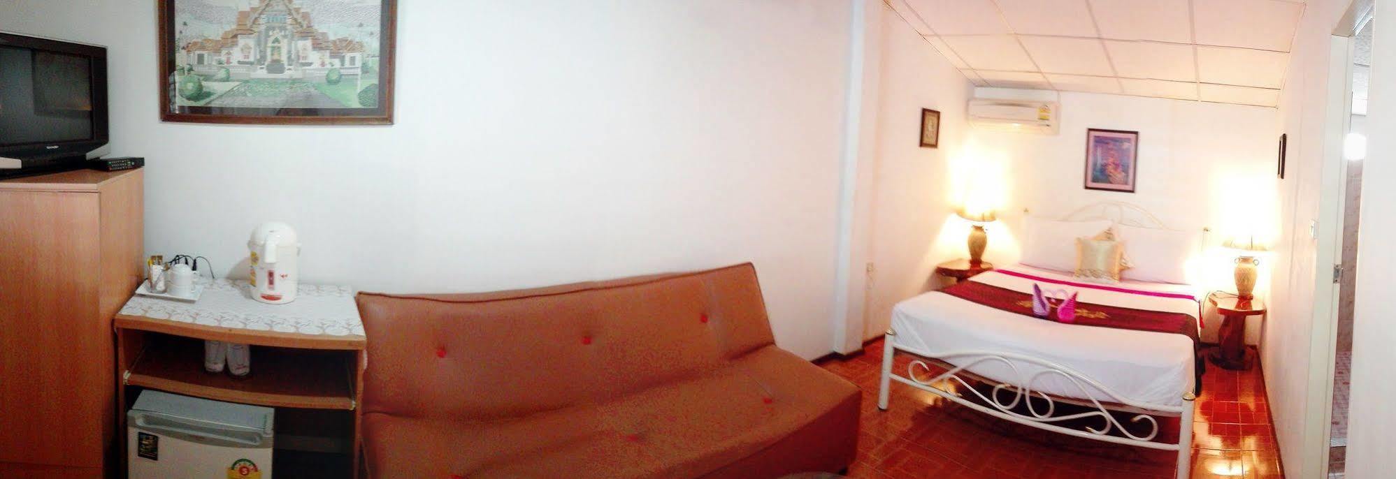 P.California Inter Hostel Nang Rong Zewnętrze zdjęcie