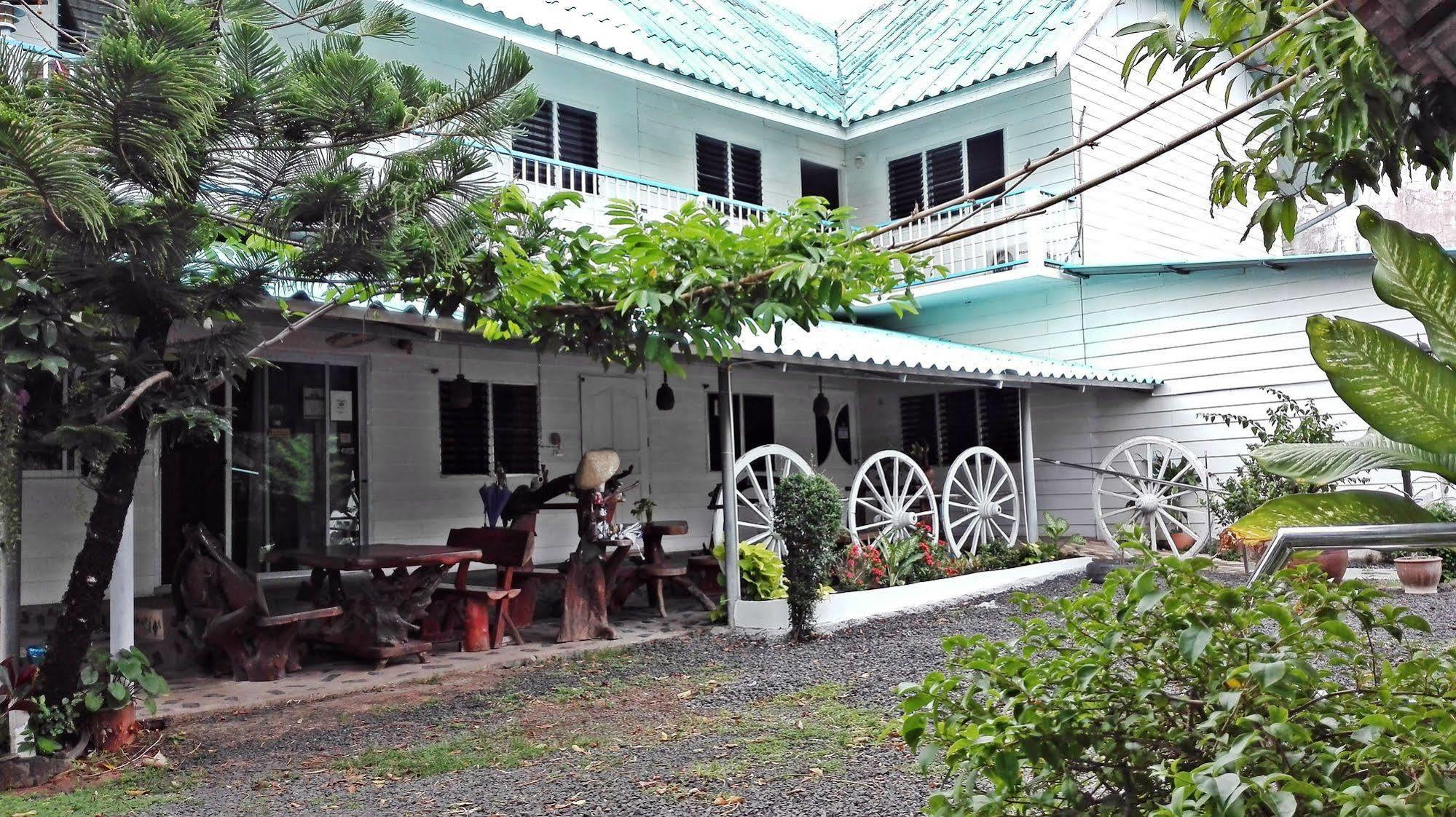 P.California Inter Hostel Nang Rong Zewnętrze zdjęcie