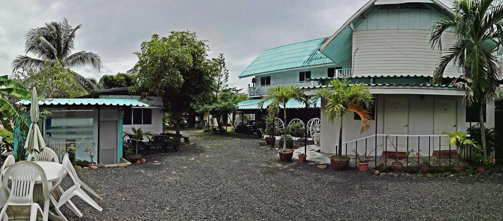 P.California Inter Hostel Nang Rong Zewnętrze zdjęcie